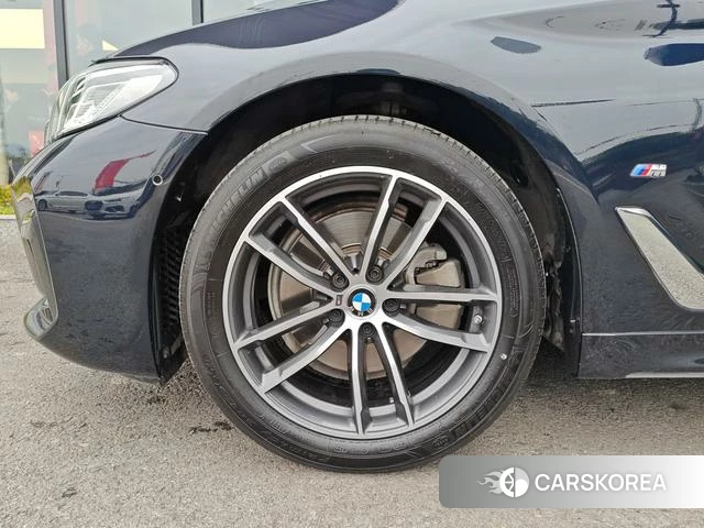BMW 5 series 2021 Черный из Китая, фото 2