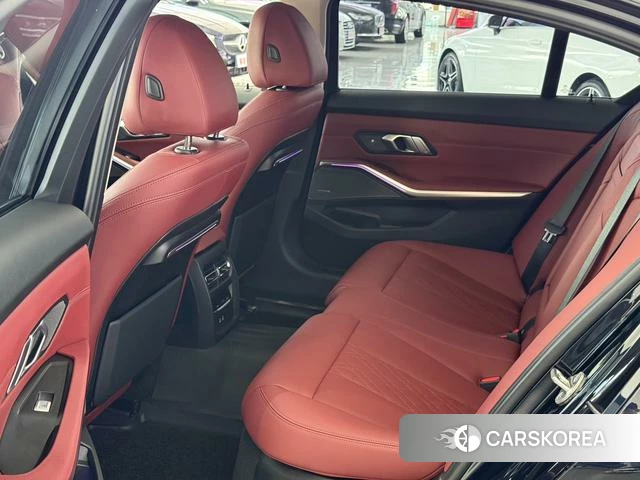 BMW 3 series 2022 Черный из Китая, фото 2