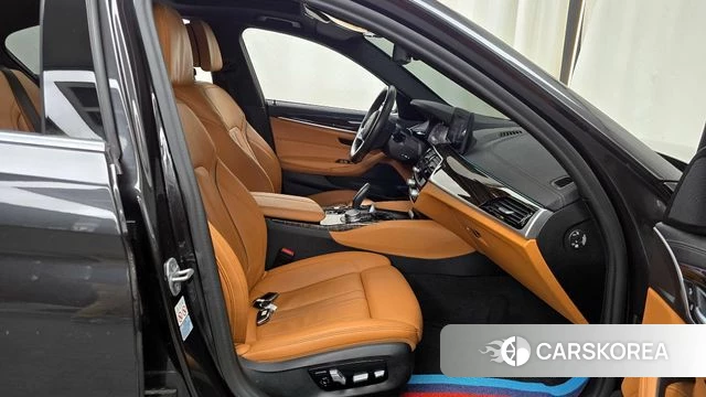 BMW 5 Series (G30) 2021 Серый из Кореи, фото 2