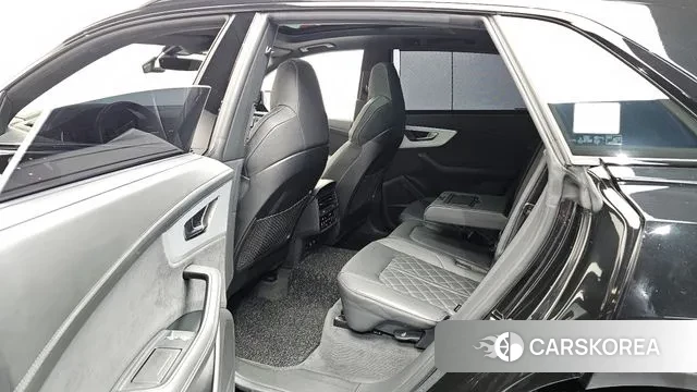 Audi Q8 (4M) 2023 Черный из Кореи, фото 2