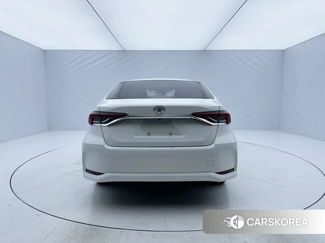 Toyota Corolla 2022 Белый из Китая, фото 2