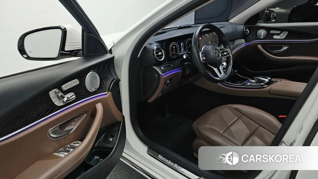 Mercedes-Benz E-Class W213 2018 Белый из Кореи, фото 2