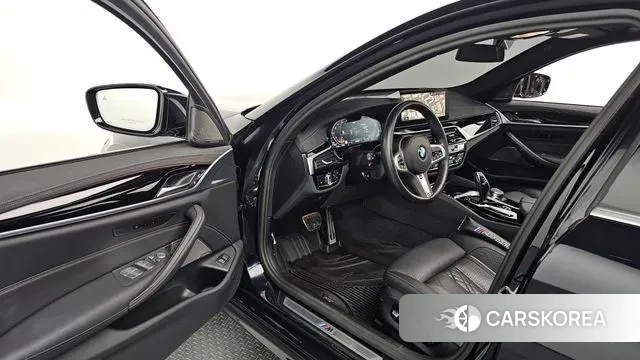 BMW 5 Series (G30) 2023 Черный из Кореи, фото 2