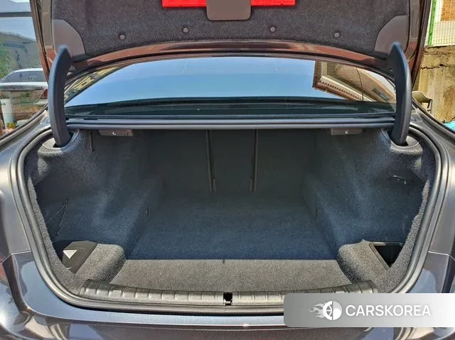 BMW 5 Series (G30) 2018 Серый из Кореи, фото 2