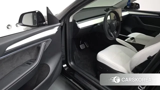 Tesla Model Y 2024 Черный из Кореи, фото 2