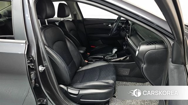 Kia The New K3 2nd generation 2023 Серый из Кореи, фото 2