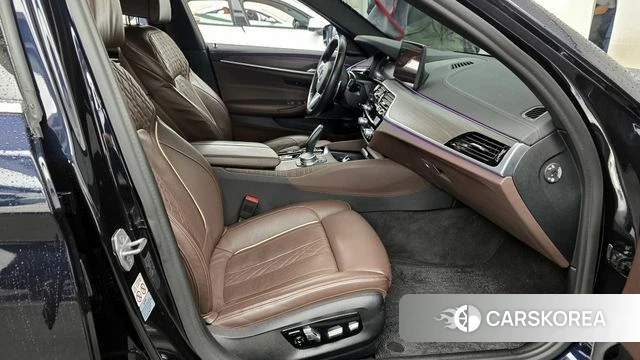 BMW 5 Series (G30) 2020 Черный из Кореи, фото 2