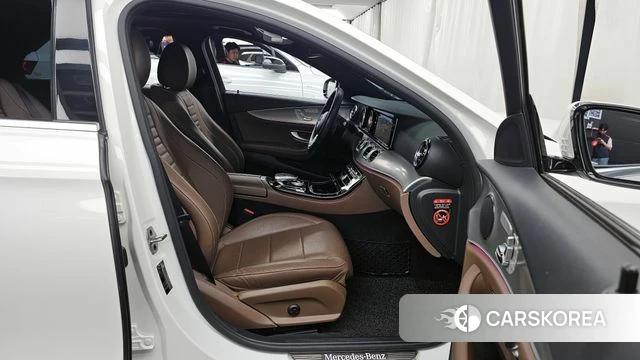 Mercedes-Benz E-Class W213 2018 Белый из Кореи, фото 2