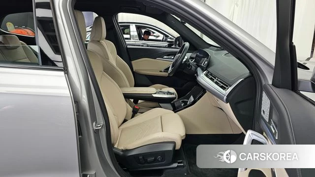 BMW X1 (U11) 2025 Серебристо-серый из Кореи, фото 2