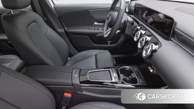 Mercedes-Benz A-Class W177 2024 Белый из Кореи, фото 2