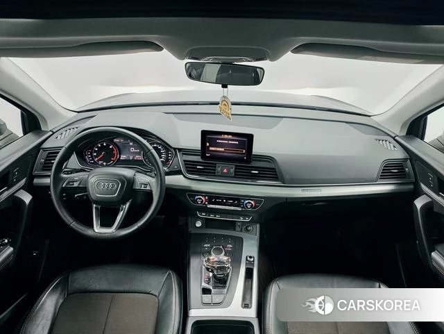 Audi Q5L 2021 Черный из Китая, фото 2