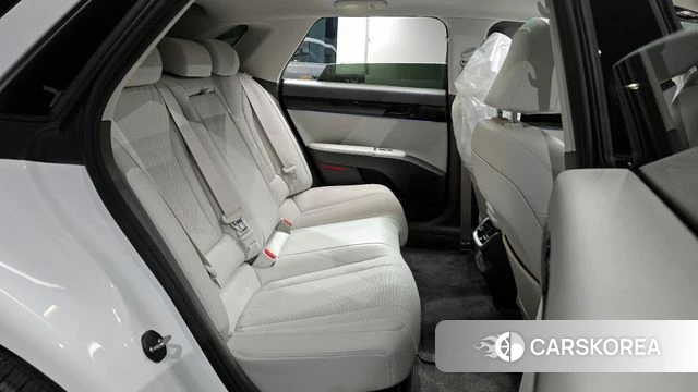 Hyundai Grandeur Hybrid (GN7) 2024 Белый из Кореи, фото 2