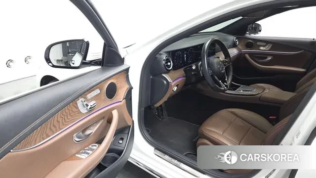Mercedes-Benz E-Class W213 2023 Белый из Кореи, фото 2