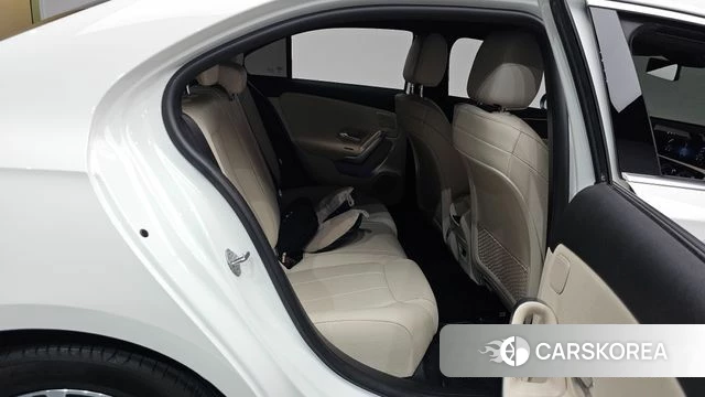 Mercedes-Benz A-Class W177 2021 Белый из Кореи, фото 2