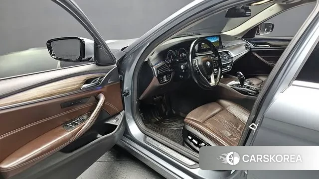 BMW 5 Series (G30) 2018 Серый из Кореи, фото 2