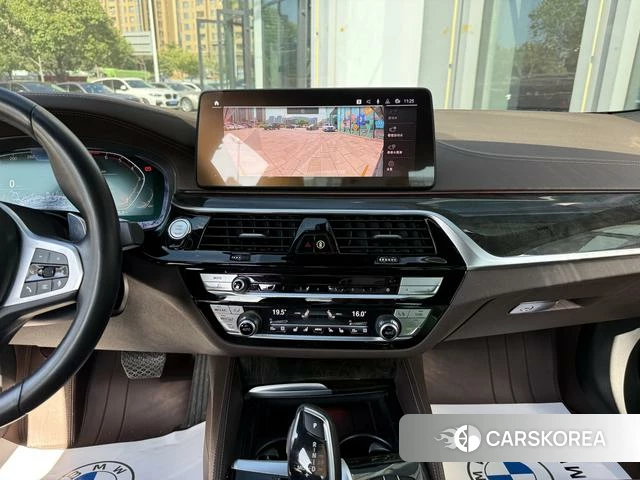 BMW 5 series 2022 Черный из Китая, фото 2