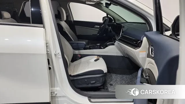 Kia Sportage 5th Generation Hybrid 2023 Белый из Кореи, фото 2