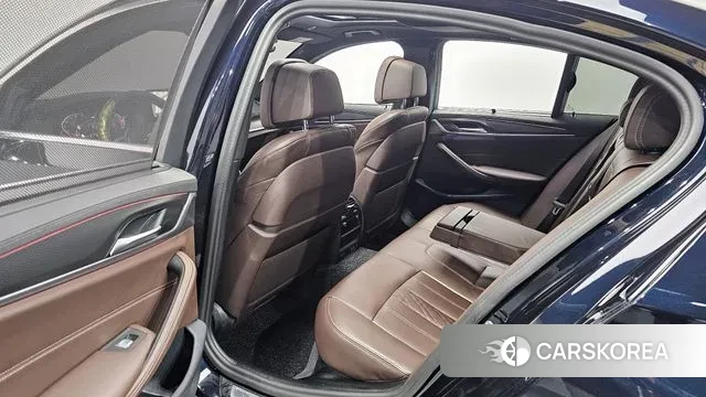 BMW 5 Series (G30) 2023 Черный из Кореи, фото 2