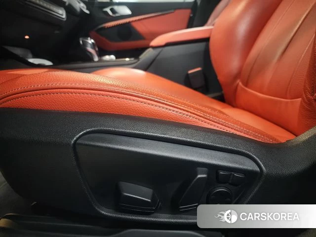 BMW 1 Series (F40) 2021 Черный из Кореи, фото 2