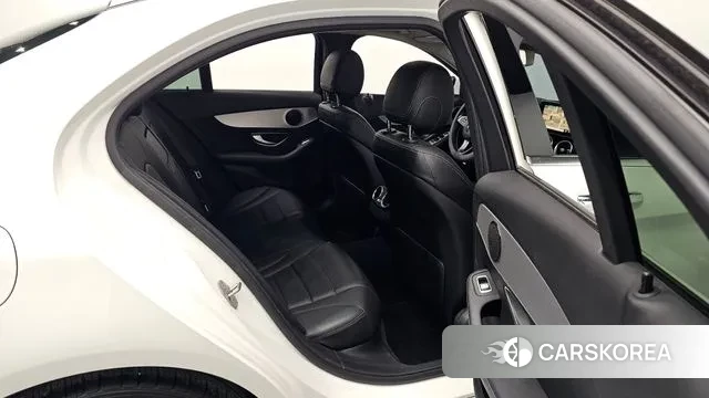 Mercedes-Benz C-Class W205 2018 Белый из Кореи, фото 2