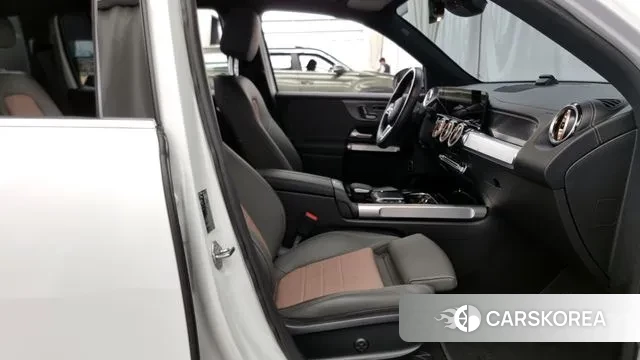 Mercedes-Benz EQB X243 2022 Белый из Кореи, фото 2