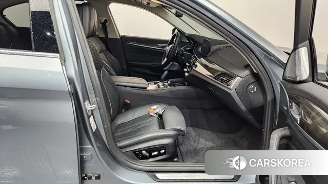 BMW 5 Series (G30) 2018 Серый из Кореи, фото 2