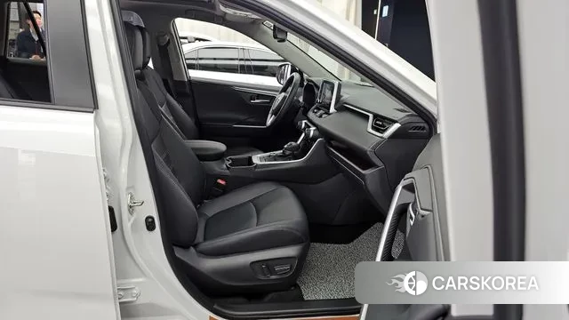 Toyota RAV4 5th Generation 2024 Белый из Кореи, фото 2