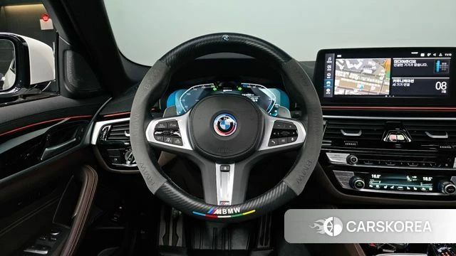 BMW 5 Series (G30) 2023 Белый из Кореи, фото 2
