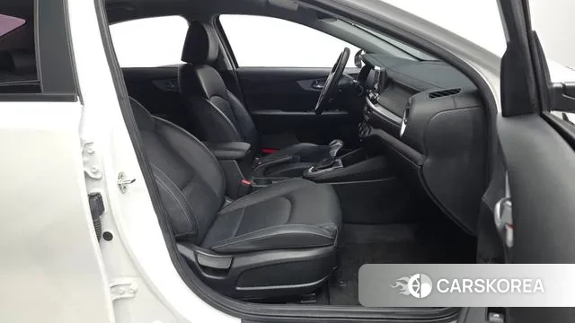 Kia The New K3 2nd generation 2021 Белый из Кореи, фото 2