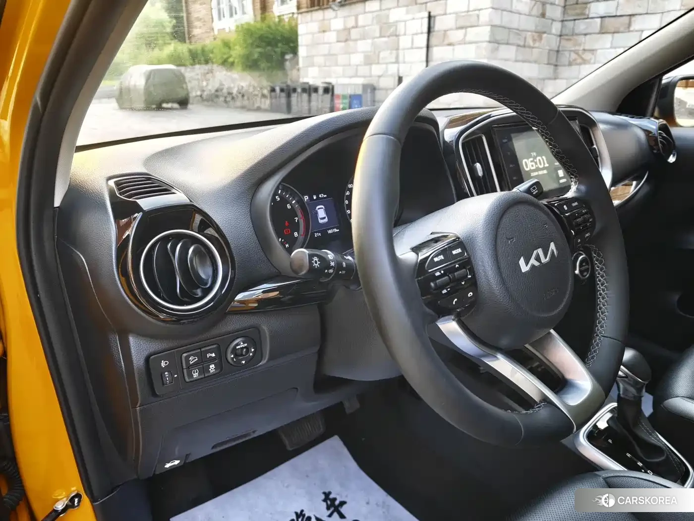 Kia KX1 2023 Yellow/orange из Китая, фото 3