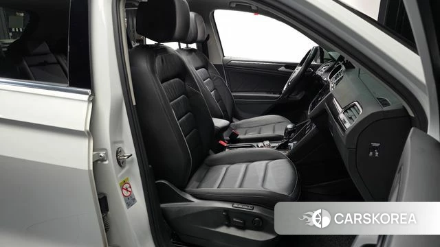 Volkswagen Tiguan second Generation 2020 Белый из Кореи, фото 2