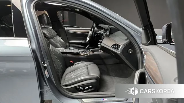 BMW 5 Series (G30) 2018 Серый из Кореи, фото 2