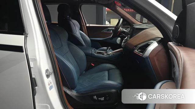 BMW XM (G09) 2023 Белый из Кореи, фото 2