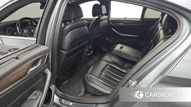 BMW 5 Series (G30) 2018 Серебристо-серый из Кореи, фото 2