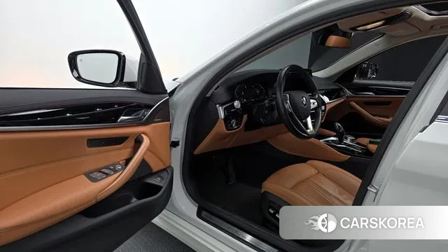 BMW 5 Series (G30) 2022 Белый из Кореи, фото 2