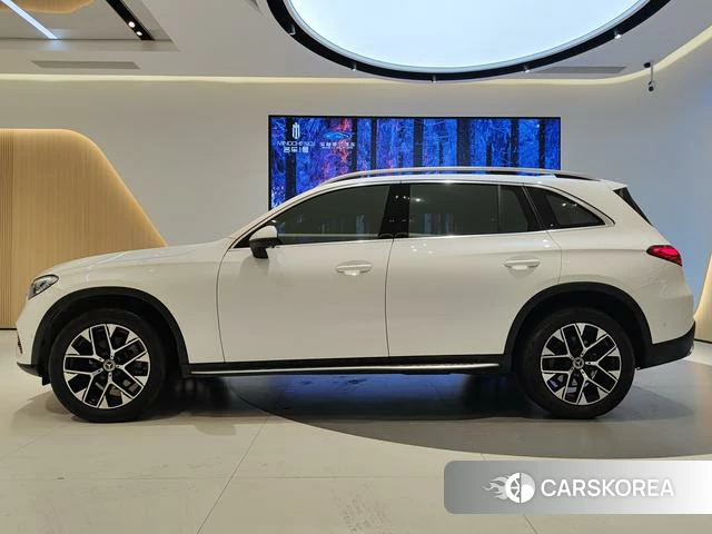 Mercedes-Benz GLC 2024 Белый из Китая, фото 2