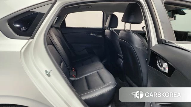 Kia The New K3 2nd generation 2024 Белый из Кореи, фото 2