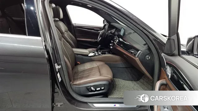 BMW 5 Series (G30) 2018 Серый из Кореи, фото 2