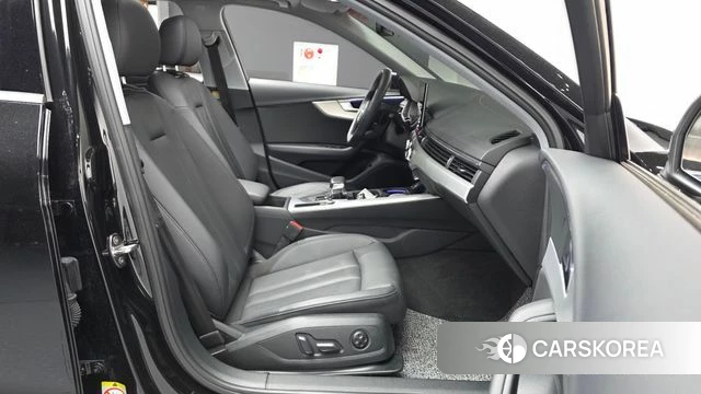Audi A4 (B9) 2023 Черный из Кореи, фото 2
