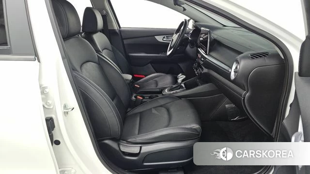 Kia The New K3 2nd generation 2022 Белый из Кореи, фото 2