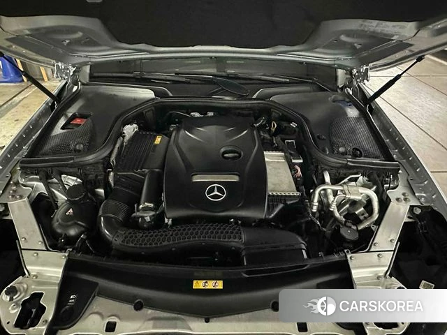 Mercedes-Benz E-Class W213 2018 Серебряный из Кореи, фото 2