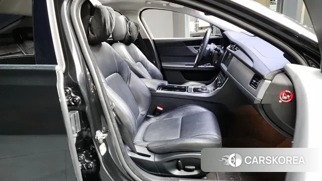 Jaguar XF (X260) 2018 Черный из Кореи, фото 2