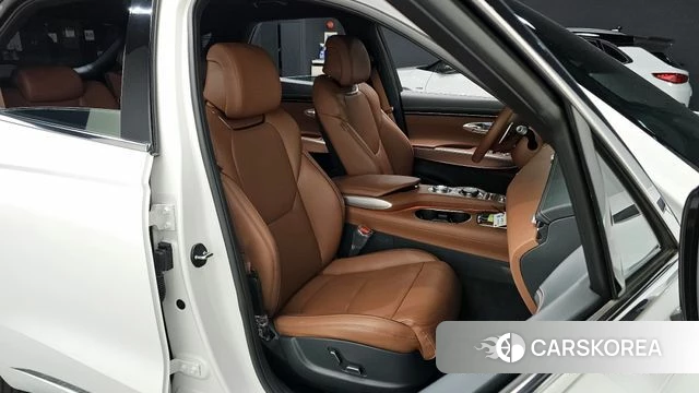 Genesis GV70 2023 Белый из Кореи, фото 2