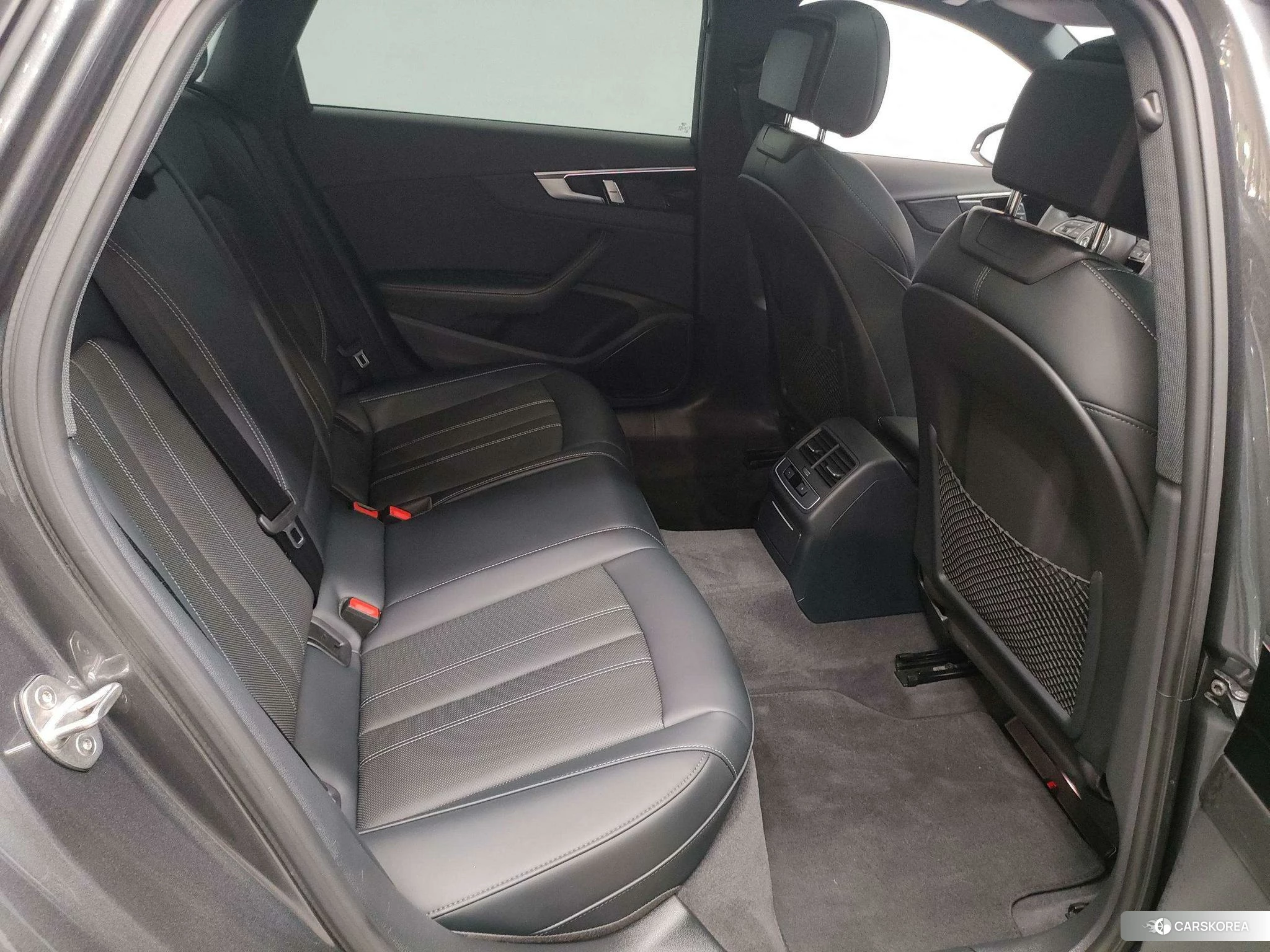 Audi A4L 2023 Темно-серый из Китая, фото 2