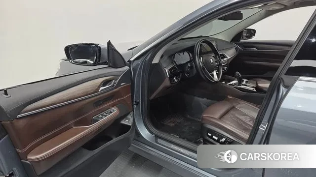 BMW 6 Series GT (G32) 2018 Светло-серебряный цвет из Кореи, фото 2