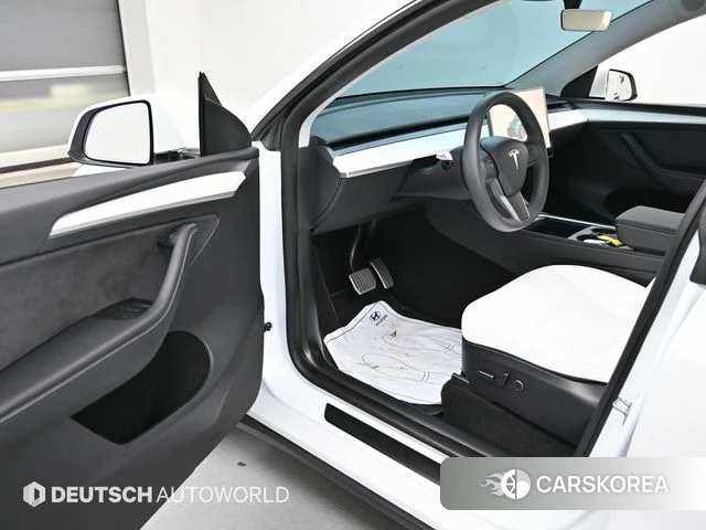 Tesla Model Y 2023 Белый из Кореи, фото 2