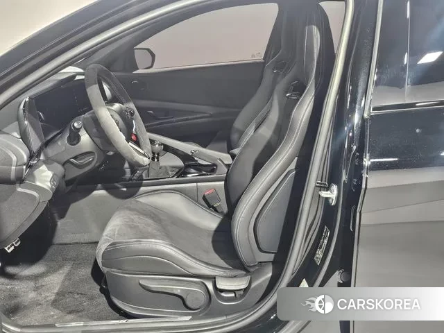 Hyundai The New Avante (CN7) 2024 Черный из Кореи, фото 2