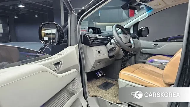 Hyundai Staria 2023 Черный из Кореи, фото 2