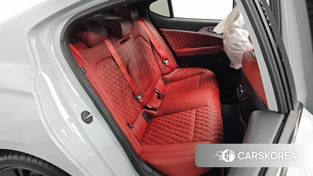 Genesis The New G70 2022 Серебристо-серый из Кореи, фото 2