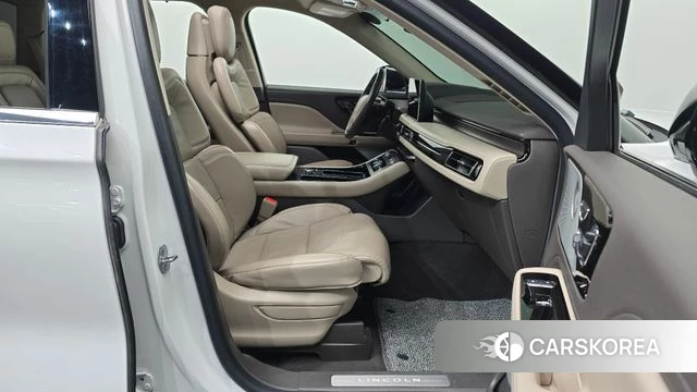 Lincoln Aviator 2nd generation 2021 Белый из Кореи, фото 2